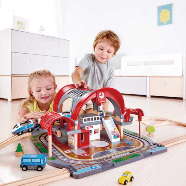 Főpályaudvar, vetítős, hangrögzítős fa vasútállomás szett